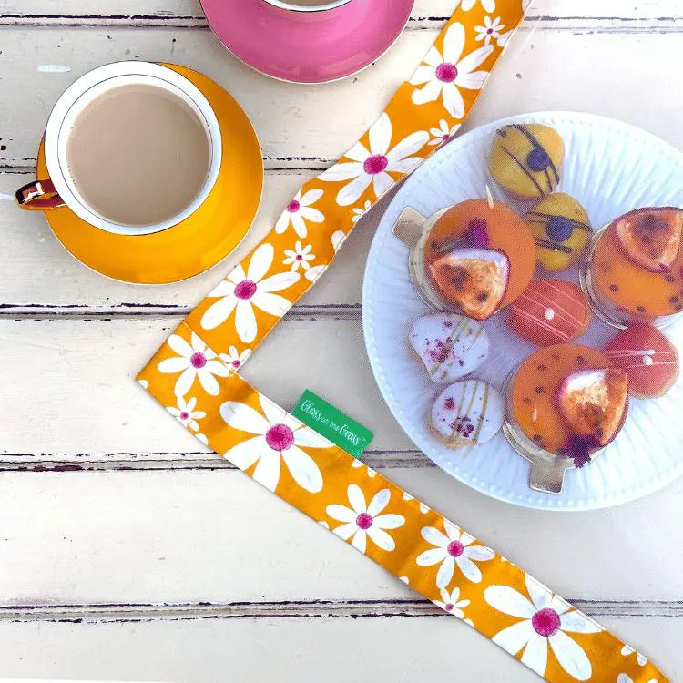 Mill & Hide - Glass On The Grass - Shoofly Platter Size Food Cover