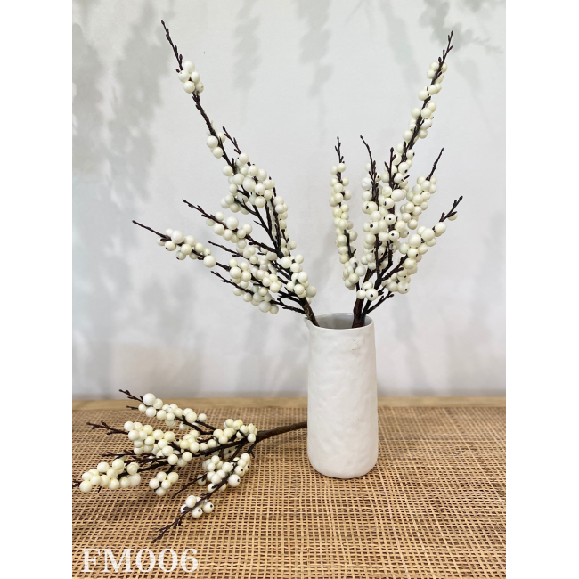 Mill &amp; Hide - Mediterranean Markets - Lucia White Berry Spray